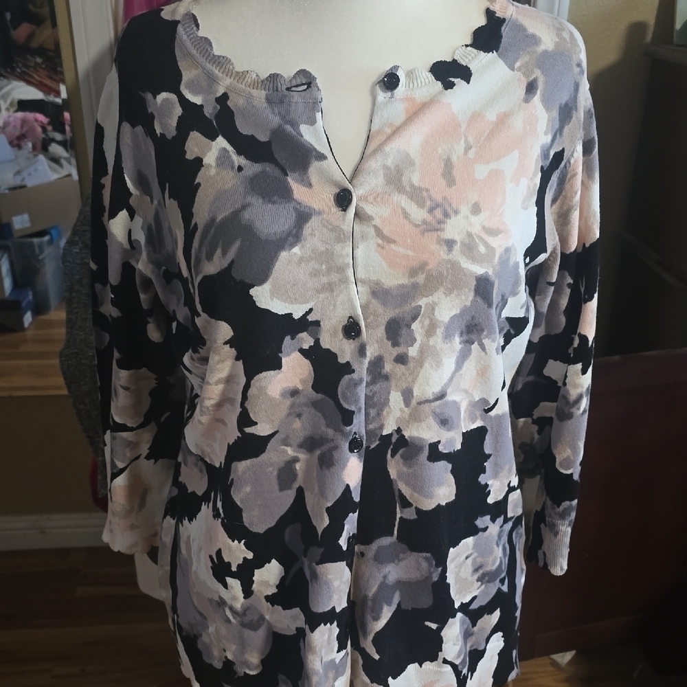 Isaac Mizrahi Black and Cream Floral Cardigan